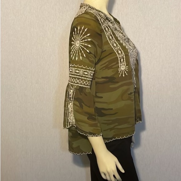 Johnny Was ,workshop,camouflage , embroidered blouse, size Small - Picture 6 of 11